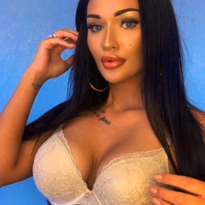 Roxy cam girl - 🧡 Roxxy camgirl British Airways hostess quits job to be we...